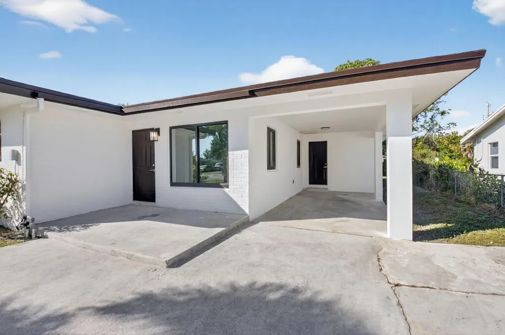 122 SW 9th Avenue Delray Beach FL 33444