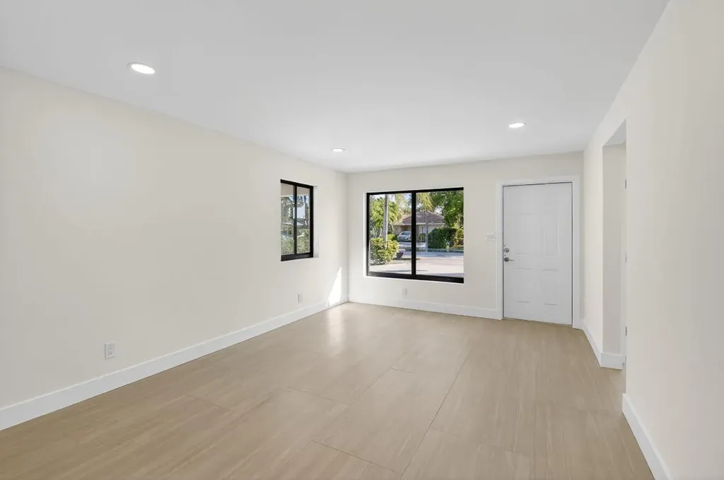 122 SW 9th Avenue Delray Beach FL 33444