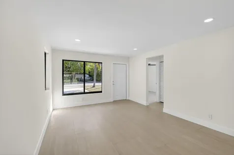 122 SW 9th Avenue Delray Beach FL 33444
