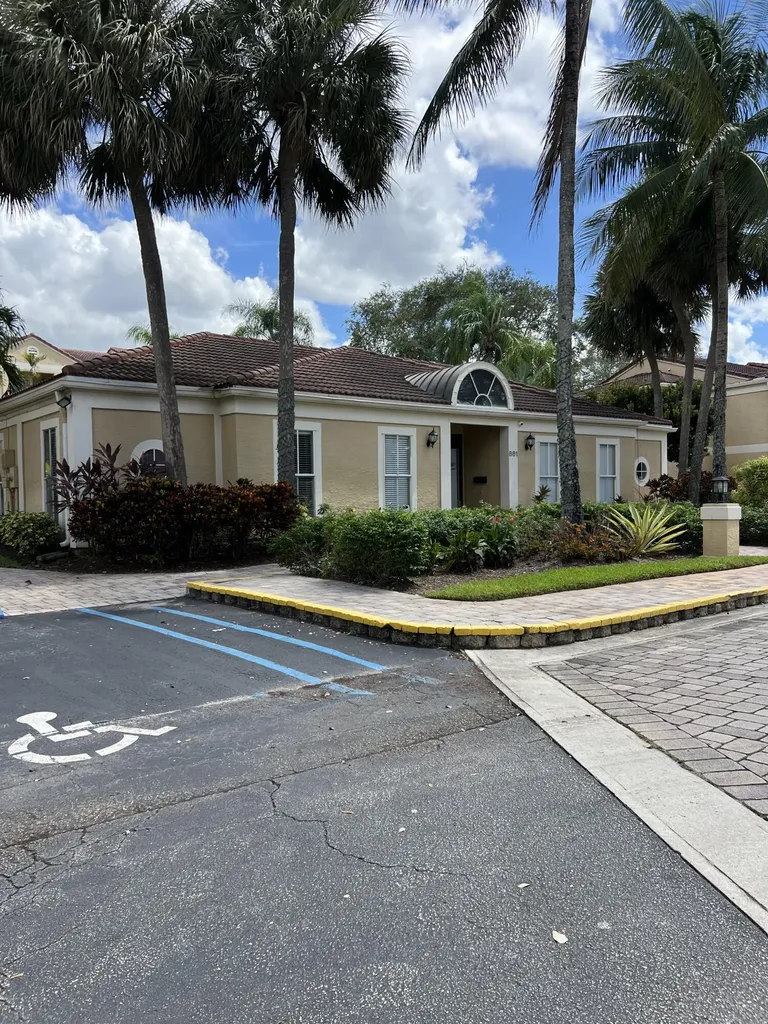 899 Riverside Drive Coral Springs FL 33071