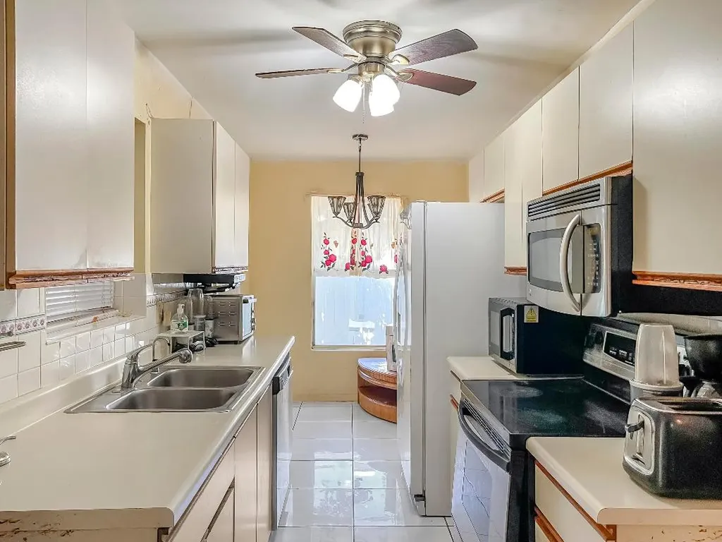 6058 Bania Wood Circle Lake Worth FL 33462