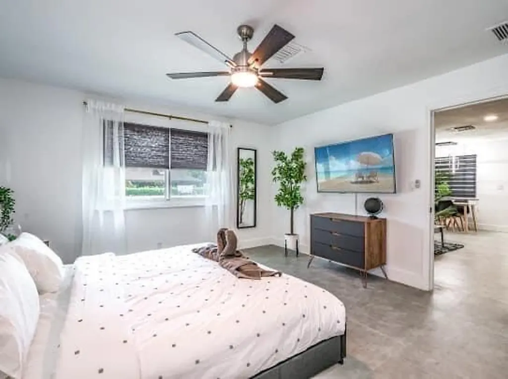 2747 Griffin Road Fort Lauderdale FL 33312