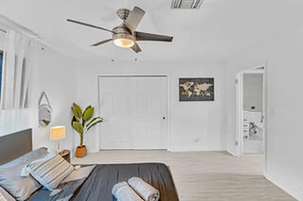 2747 Griffin Road Fort Lauderdale FL 33312