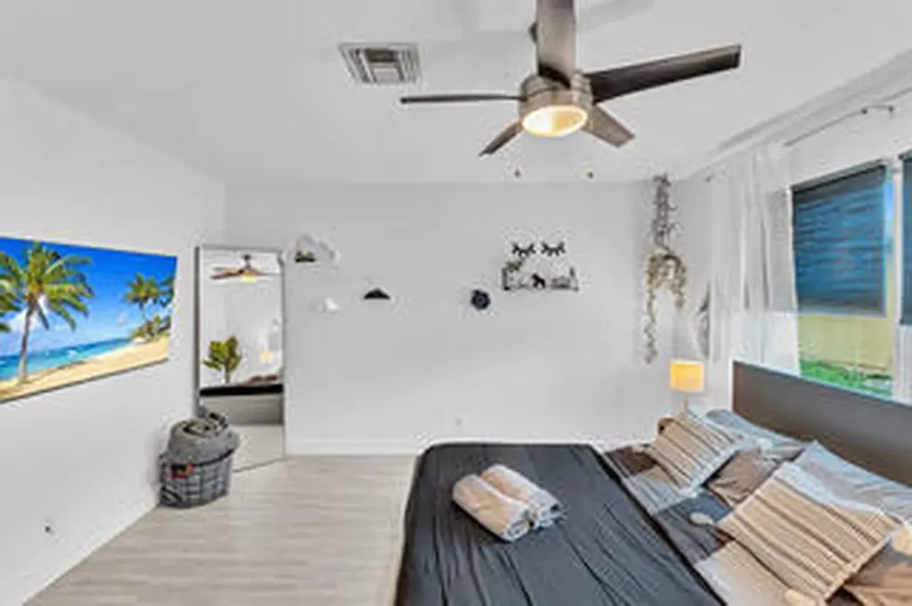 2747 Griffin Road Fort Lauderdale FL 33312