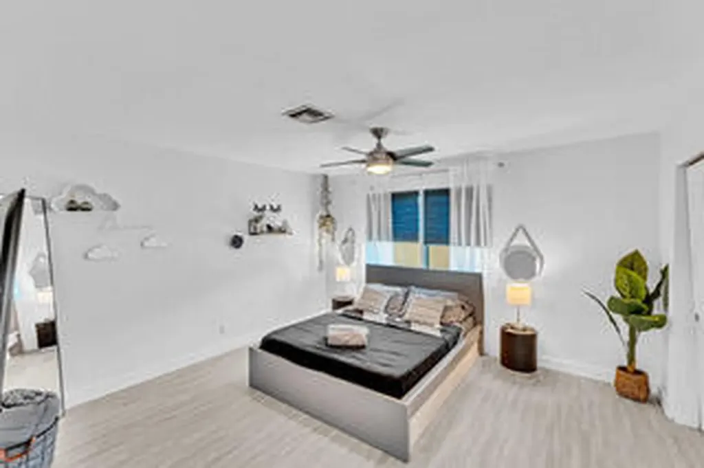 2747 Griffin Road Fort Lauderdale FL 33312