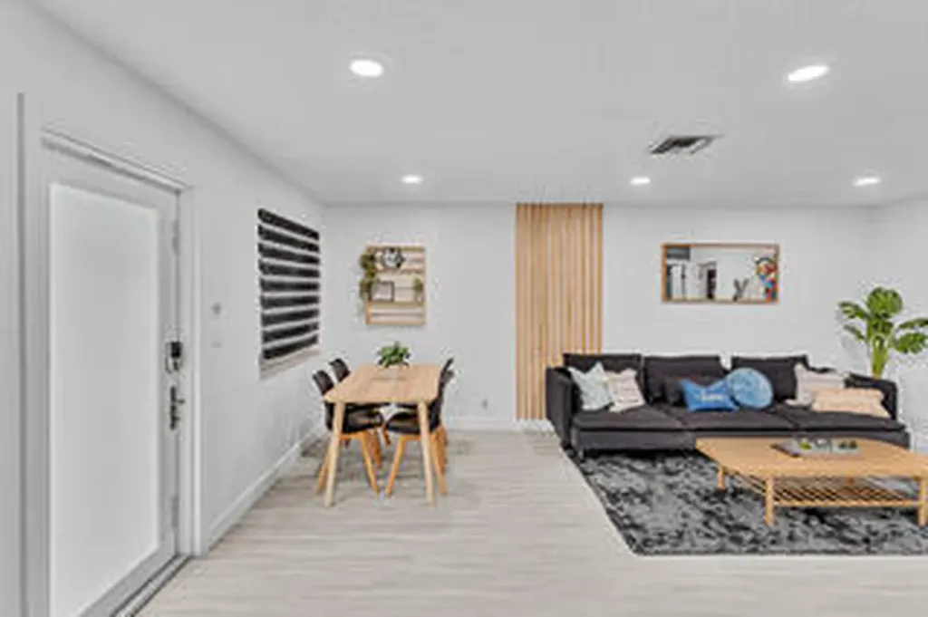 2747 Griffin Road Fort Lauderdale FL 33312