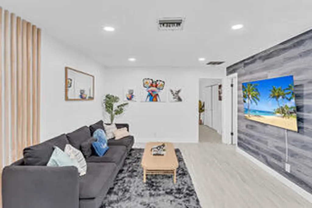 2747 Griffin Road Fort Lauderdale FL 33312