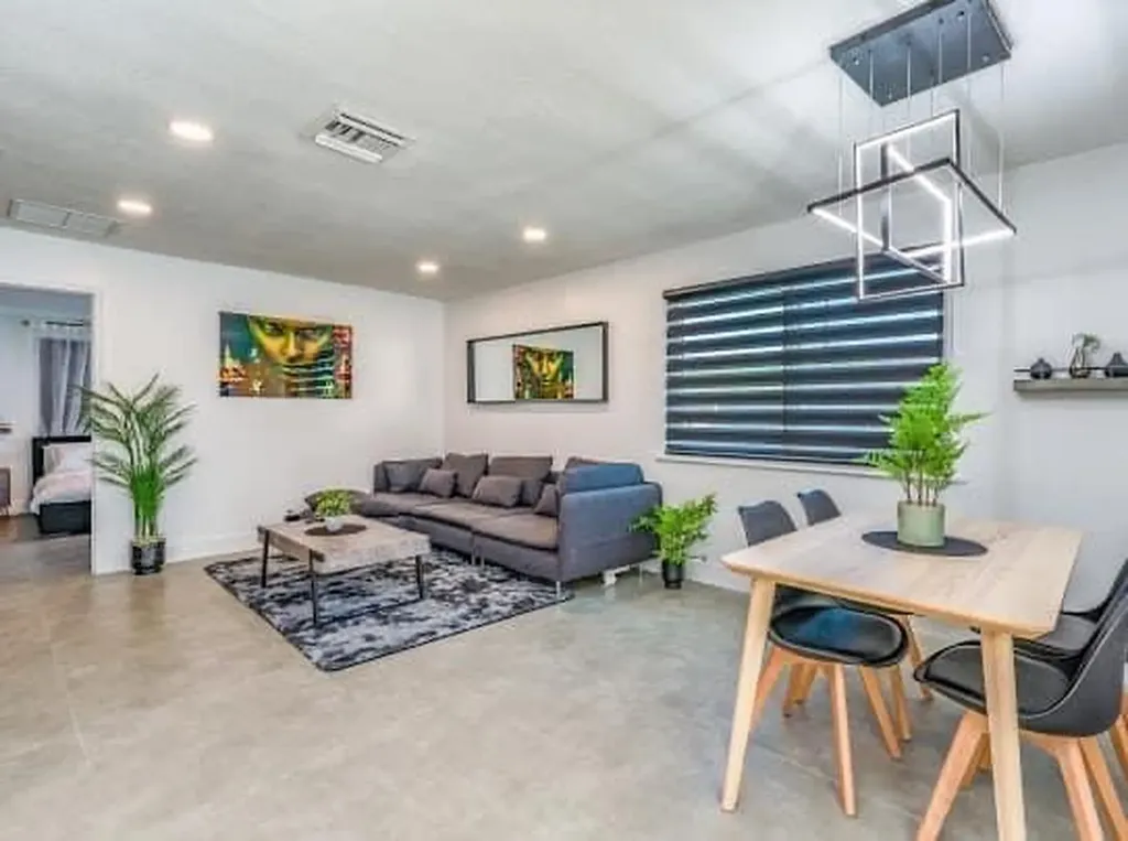 2747 Griffin Road Fort Lauderdale FL 33312