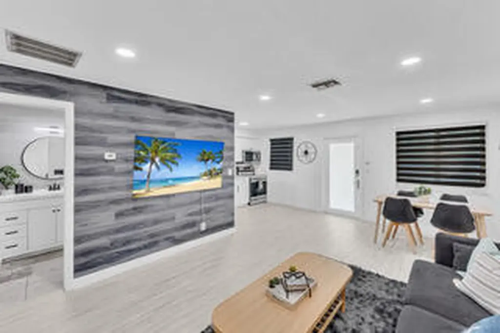 2747 Griffin Road Fort Lauderdale FL 33312