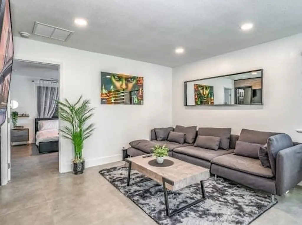 2747 Griffin Road Fort Lauderdale FL 33312