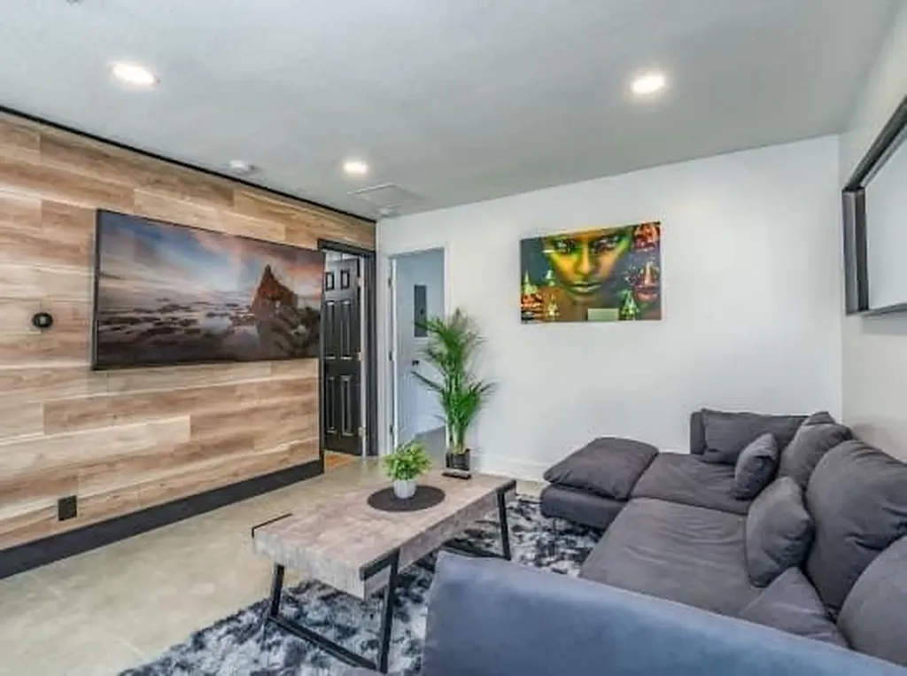 2747 Griffin Road Fort Lauderdale FL 33312