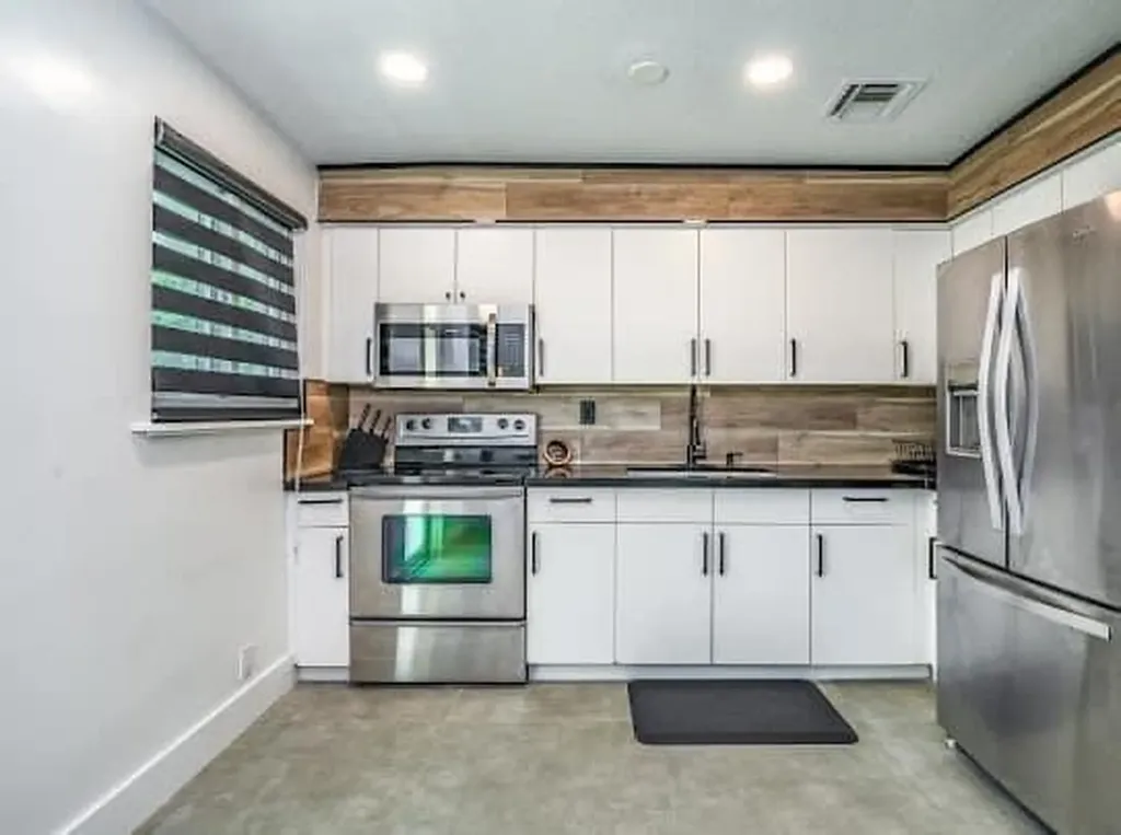 2747 Griffin Road Fort Lauderdale FL 33312