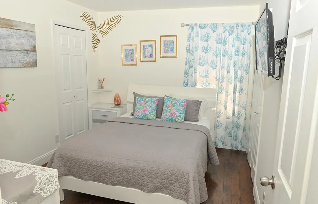 1996 Lake Breeze Court Wellington FL 33414