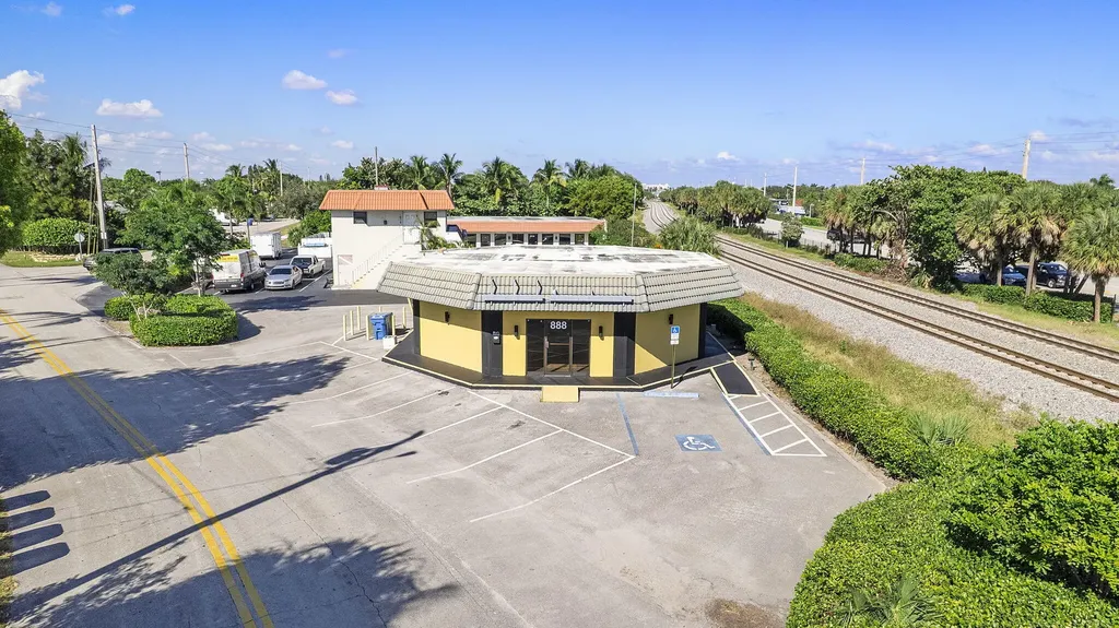 888 E Coast Avenue Lantana FL 33462