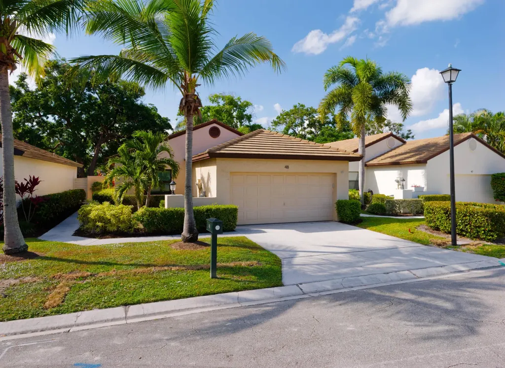 48 Ironwood Way N Palm Beach Gardens FL 33418