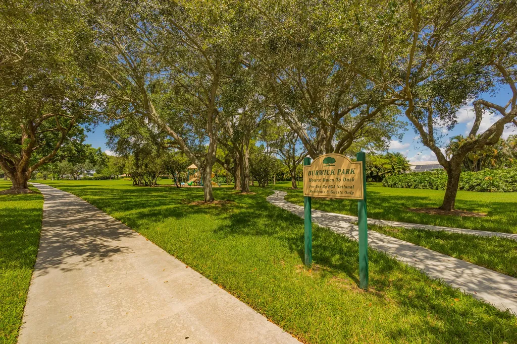 48 Ironwood Way N Palm Beach Gardens FL 33418