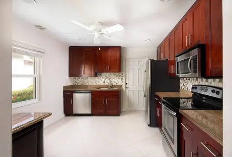 48 Ironwood Way N Palm Beach Gardens FL 33418