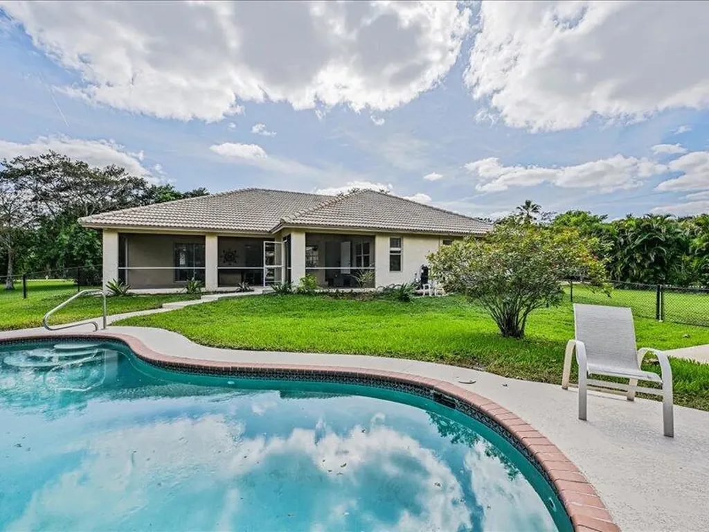 8671 155th Place N Palm Beach Gardens FL 33418