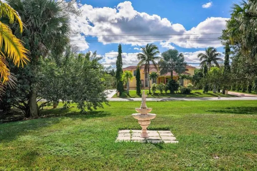 8671 155th Place N Palm Beach Gardens FL 33418