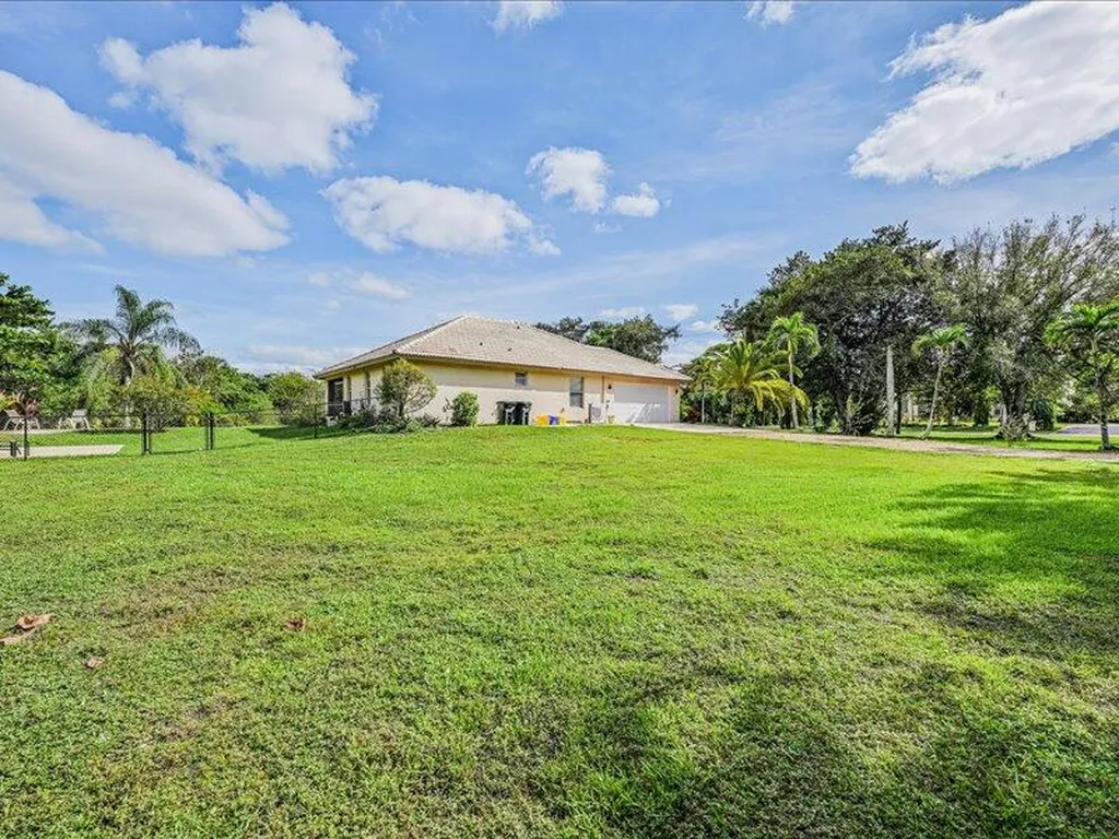 8671 155th Place N Palm Beach Gardens FL 33418