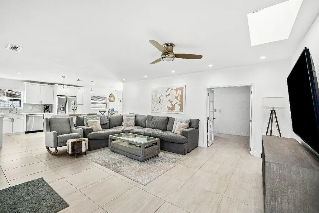 124 Oregon Lane Boca Raton FL 33487