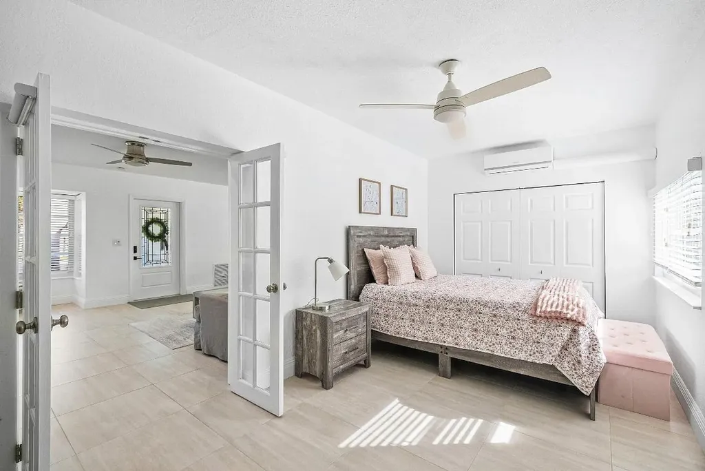 124 Oregon Lane Boca Raton FL 33487