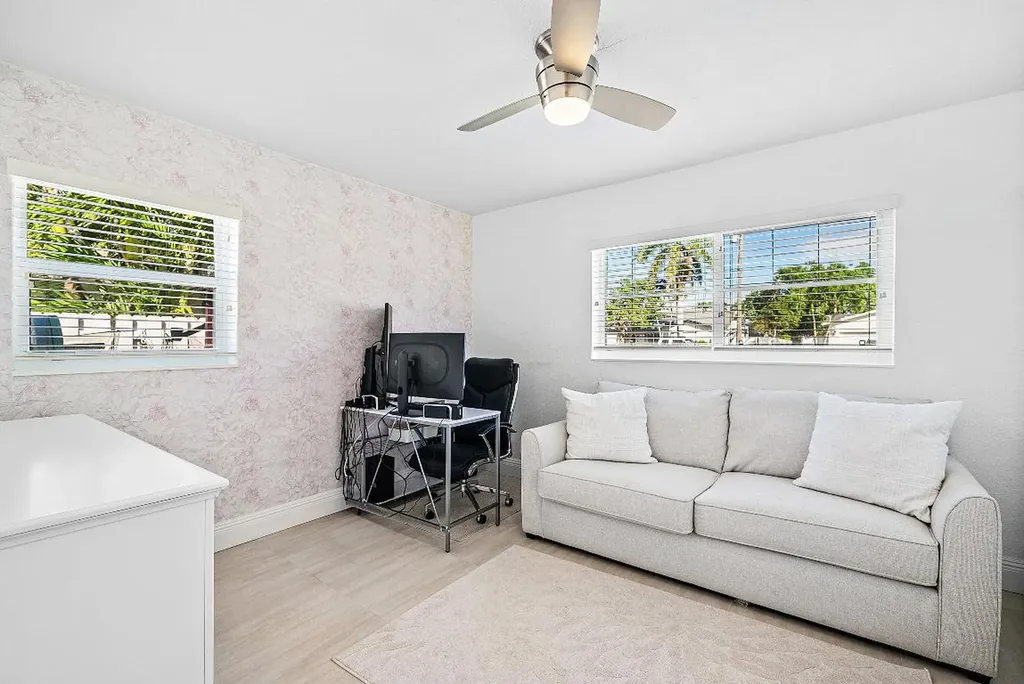 124 Oregon Lane Boca Raton FL 33487