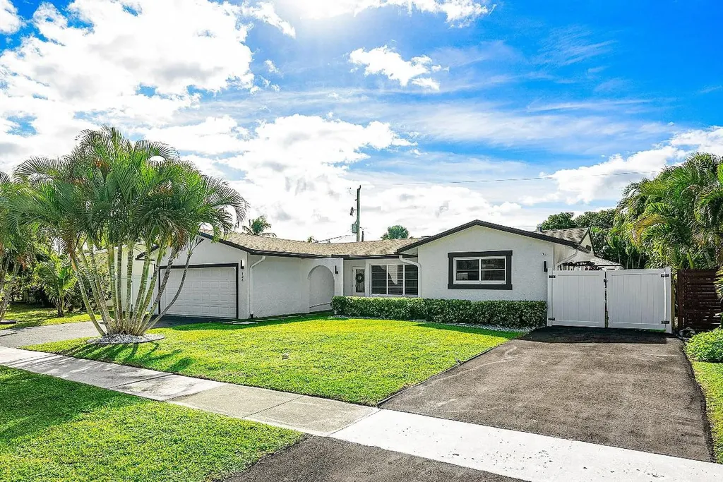 124 Oregon Lane Boca Raton FL 33487
