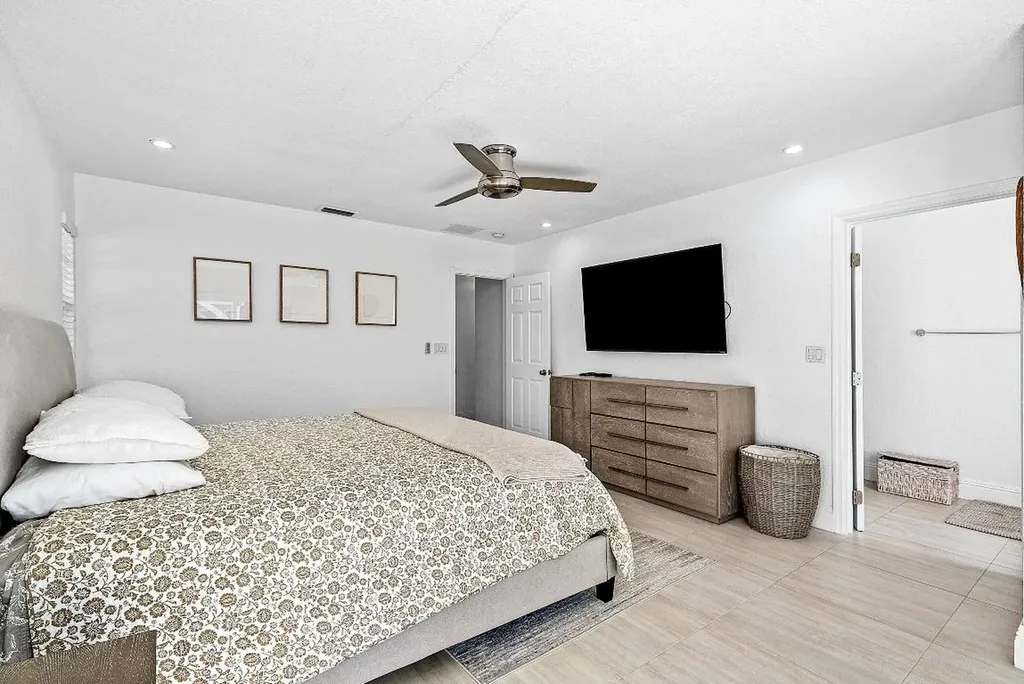 124 Oregon Lane Boca Raton FL 33487
