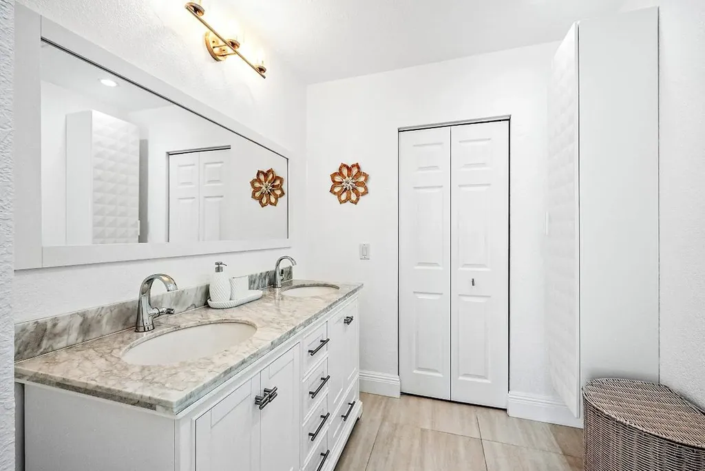124 Oregon Lane Boca Raton FL 33487