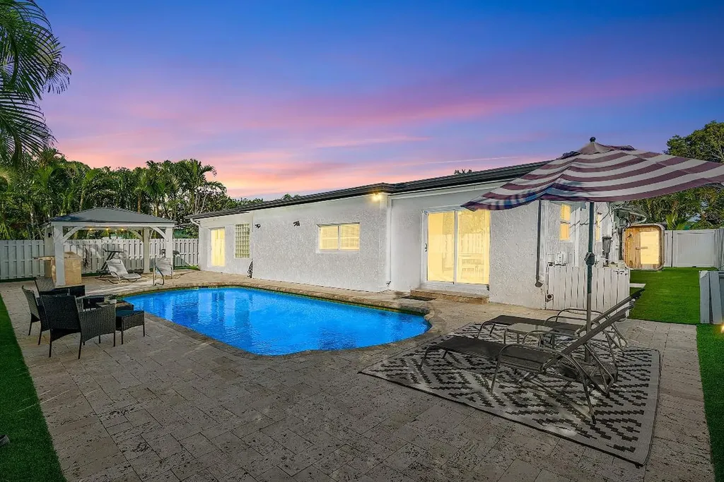 124 Oregon Lane Boca Raton FL 33487