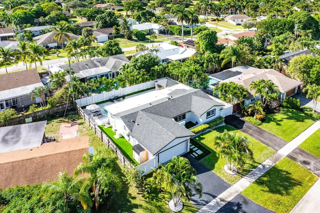 124 Oregon Lane Boca Raton FL 33487