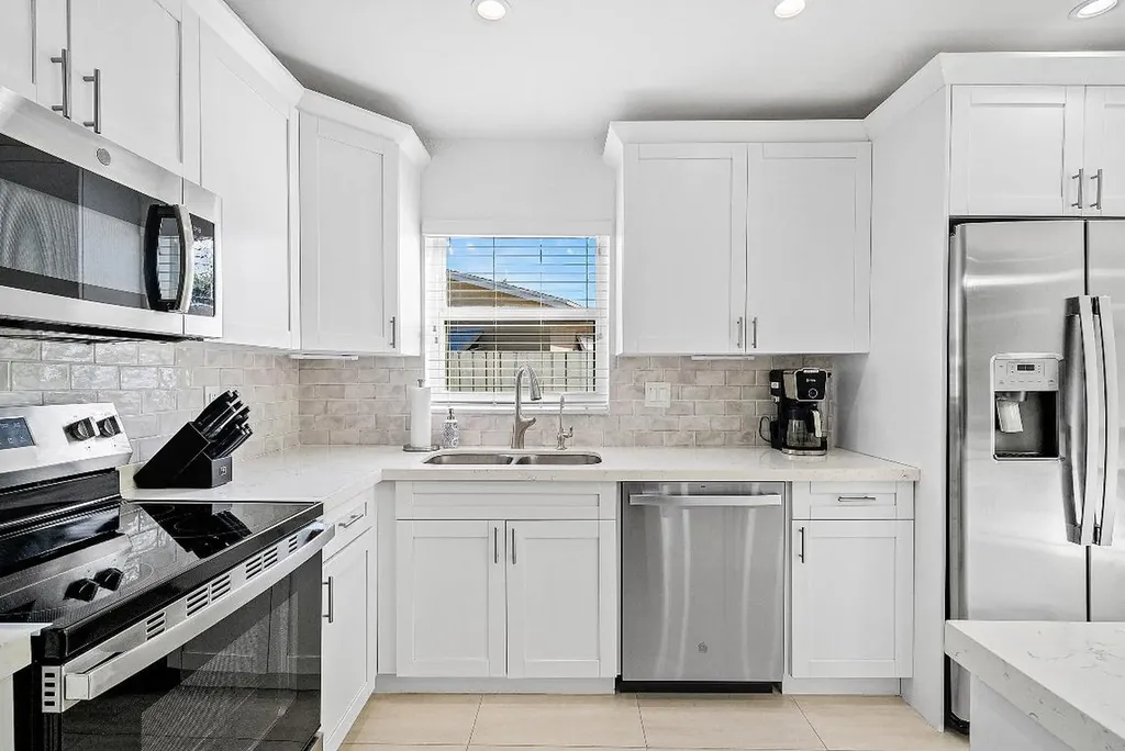 124 Oregon Lane Boca Raton FL 33487