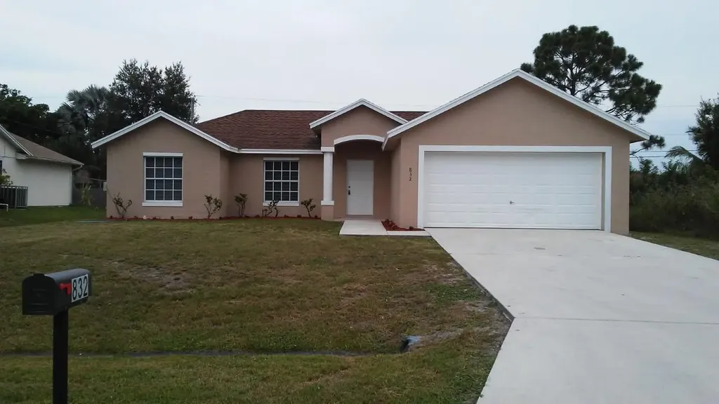 832 SW Duncan Terrace Port St Lucie FL 34953