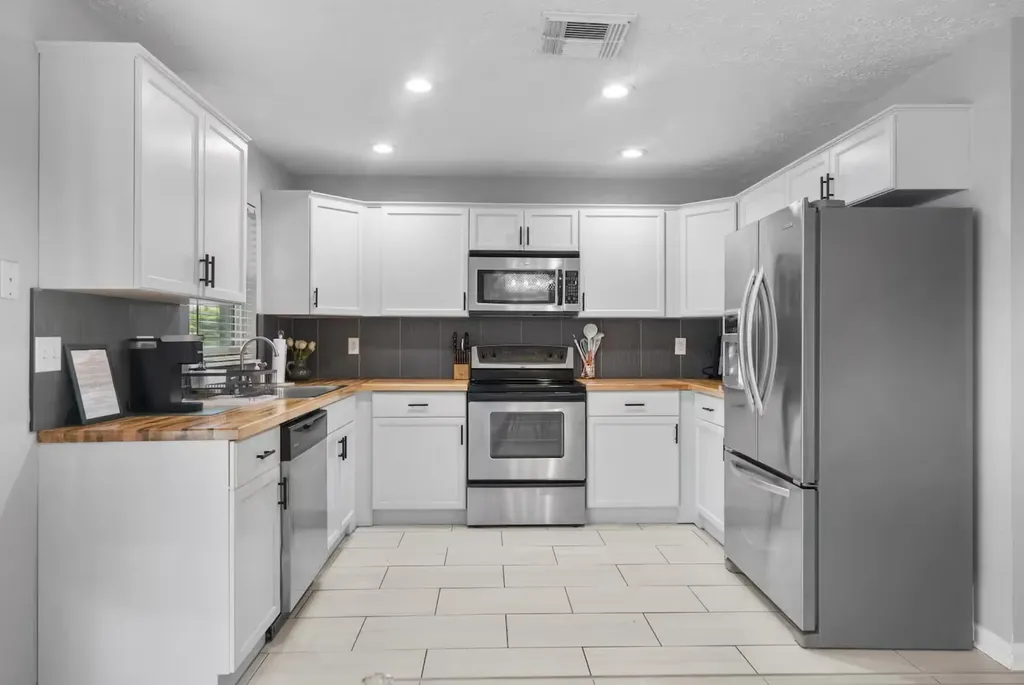 730 SE White Avenue Port St Lucie FL 34983