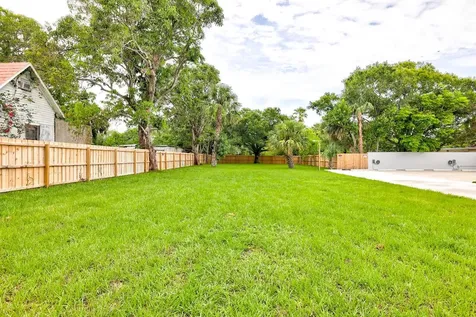 125 S 10th Street Fort Pierce FL 34950