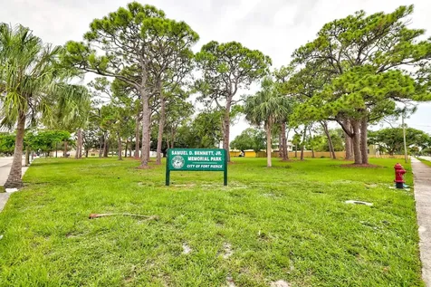 125 S 10th Street Fort Pierce FL 34950