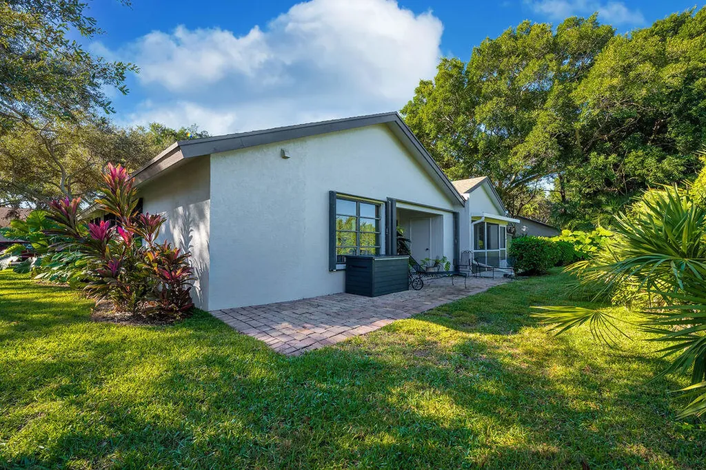 4143 Palm Forest Drive N Delray Beach FL 33445