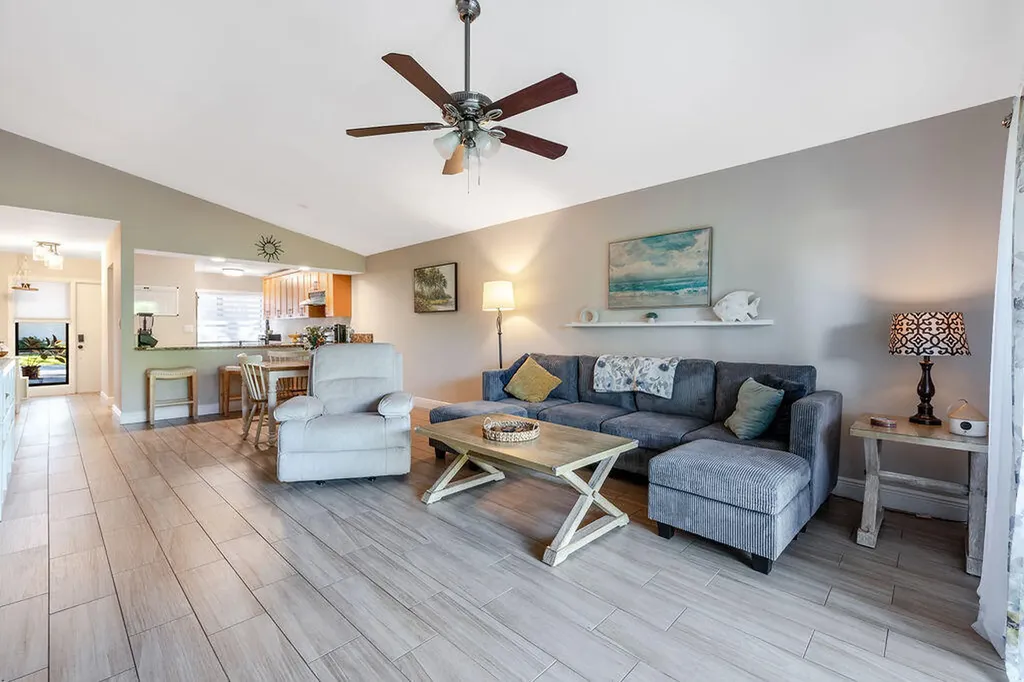 4143 Palm Forest Drive N Delray Beach FL 33445