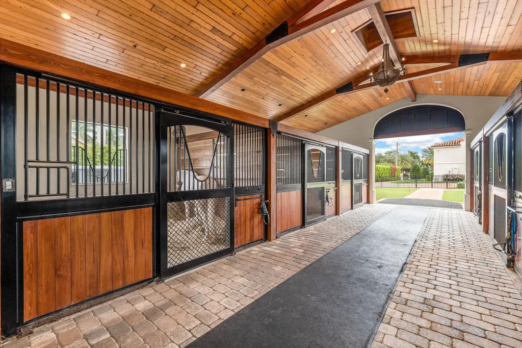 2312 Appaloosa Trail Wellington FL 33414