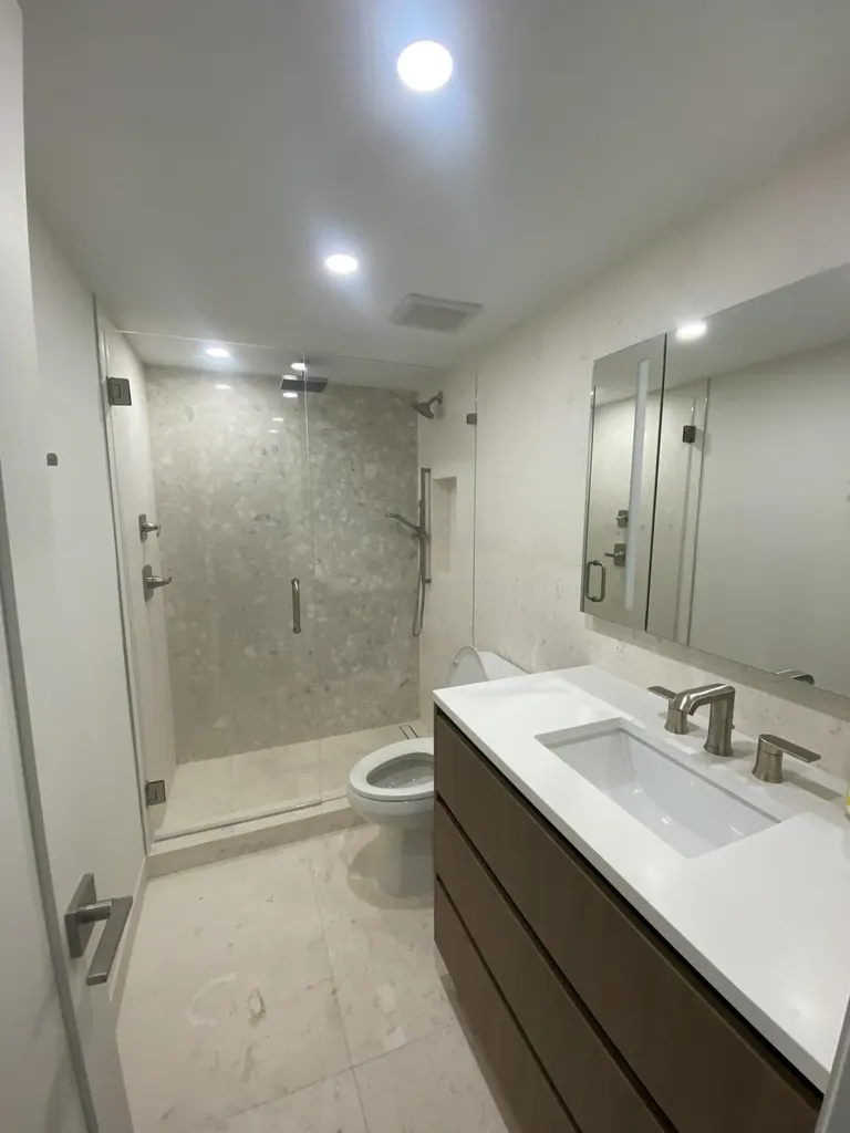 1021 Hillsboro Mile Lighthouse Point FL 33064
