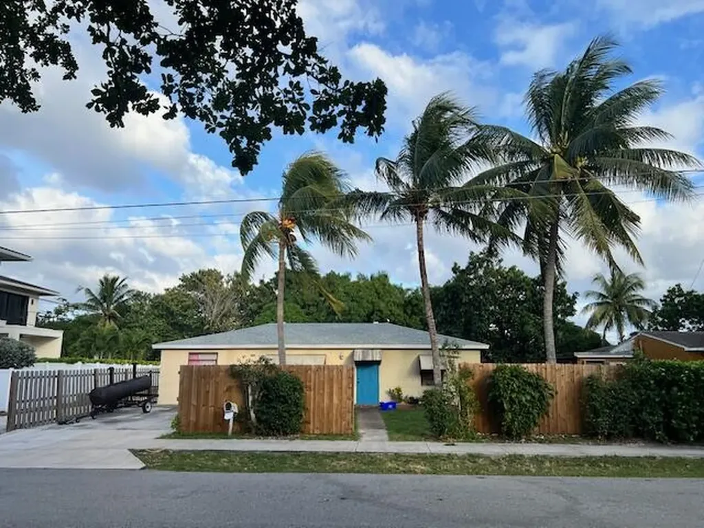515 SE 3rd Avenue Delray Beach FL 33483