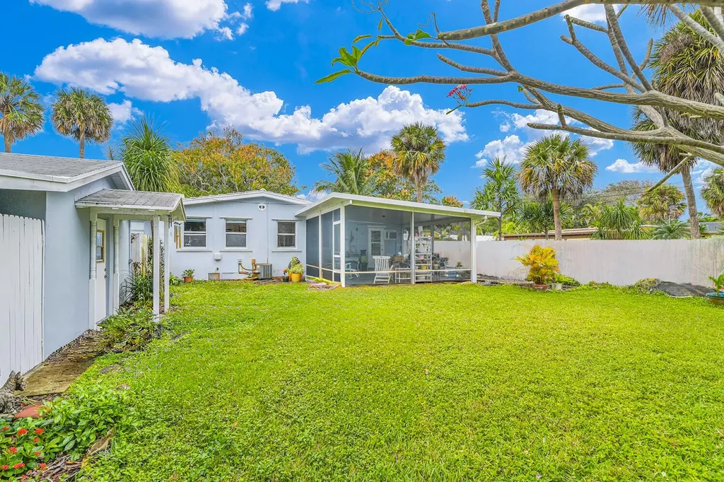 3203 Palm Drive Delray Beach FL 33483