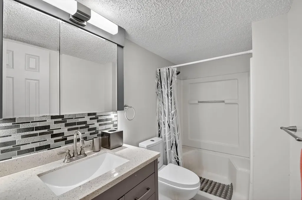 2400 NE 1st Lane Boynton Beach FL 33435