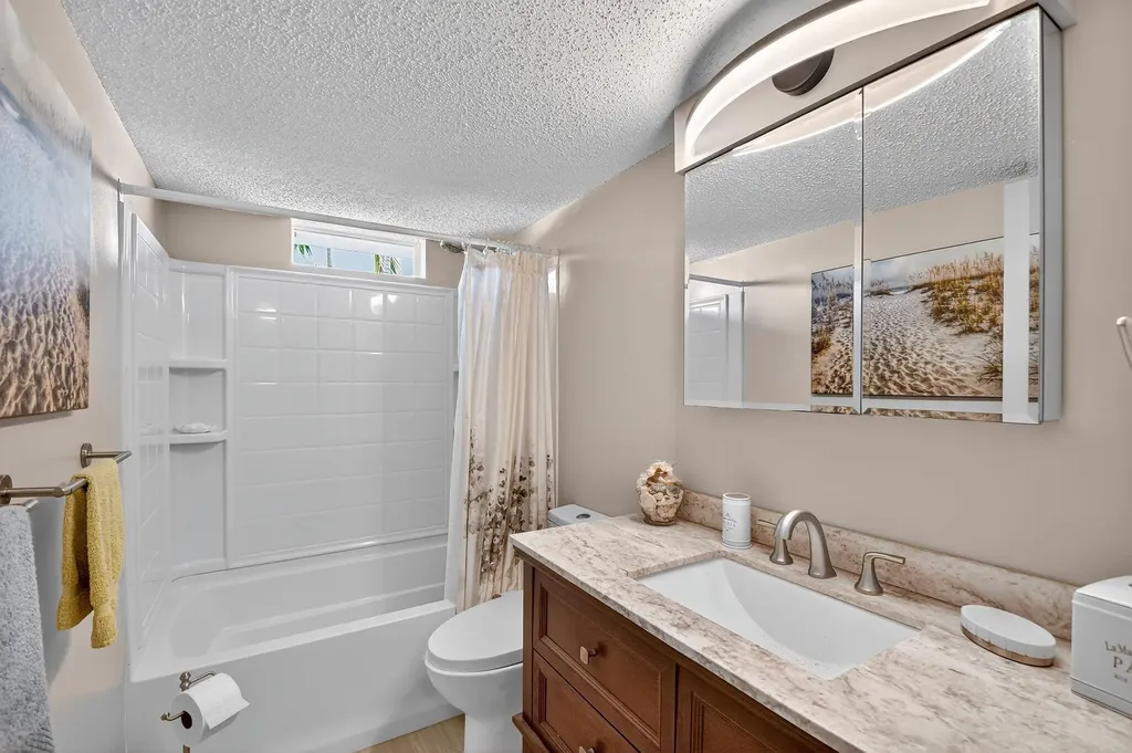 2400 NE 1st Lane Boynton Beach FL 33435
