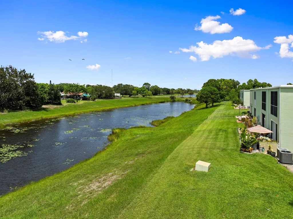 2186 SE Wild Meadow Circle Port St Lucie FL 34952