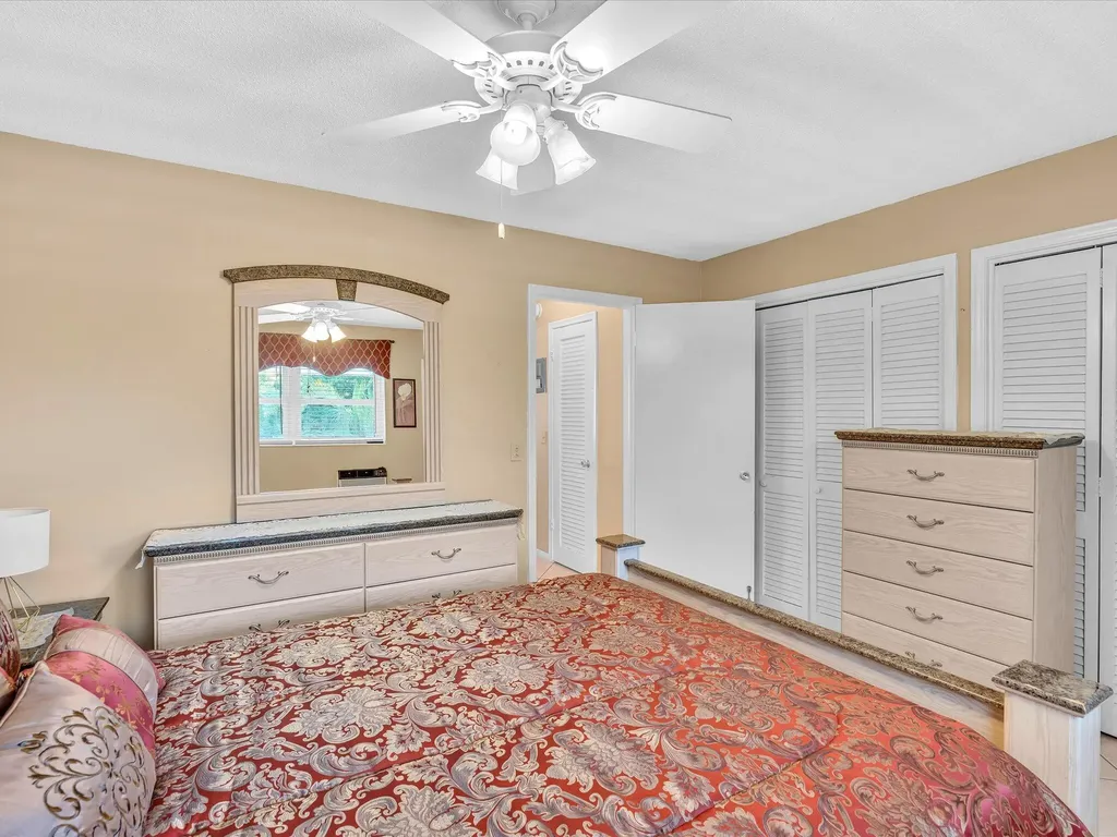2542 S Federal Highway Boynton Beach FL 33435