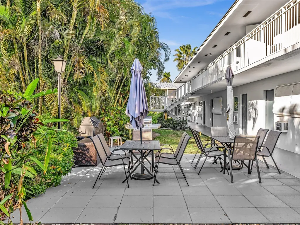 2542 S Federal Highway Boynton Beach FL 33435