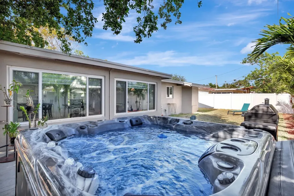 2260 NE 62nd Street Fort Lauderdale FL 33308