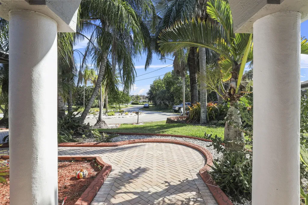 140 SW Mark Court Port St Lucie FL 34953